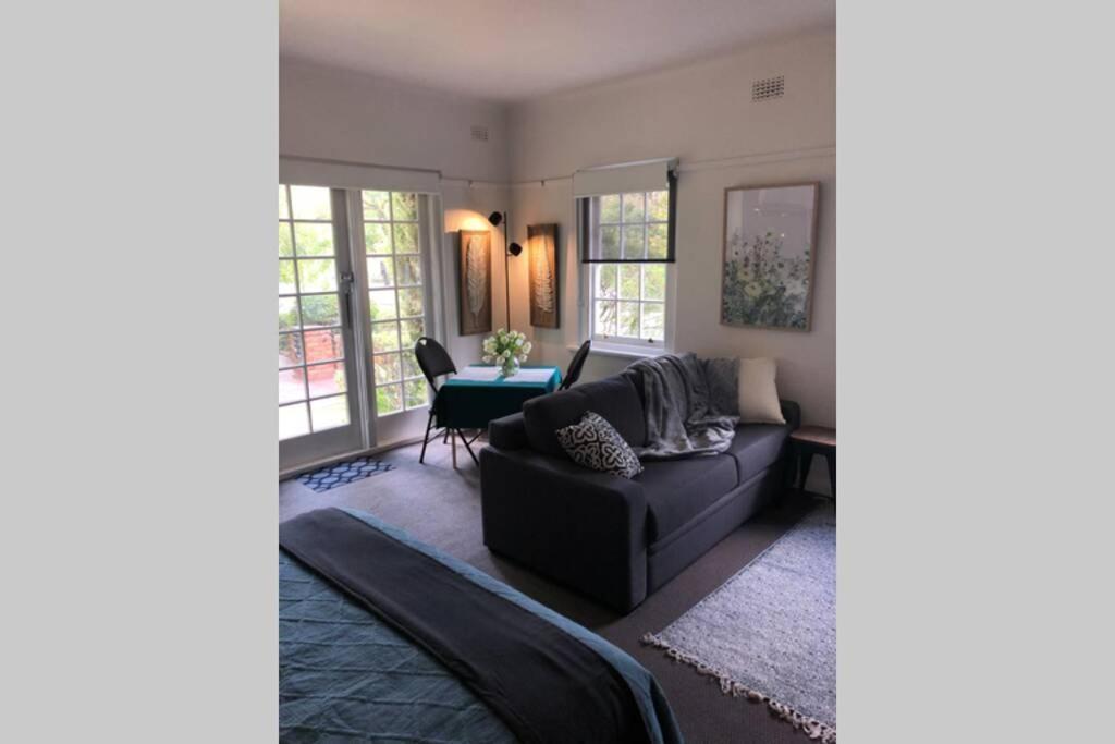 East Melbourne City Studio - Amazing Location & Sunny Charm Apartment Екстериор снимка